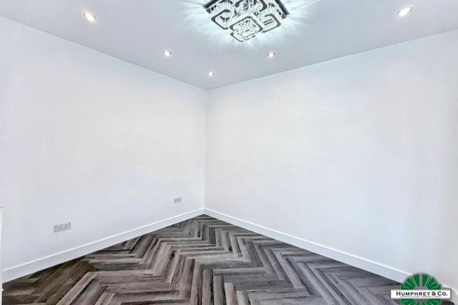 Kingston Road, Ilford photo 3