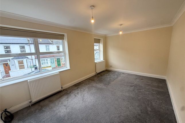 21, Bradley Road, London photo 3