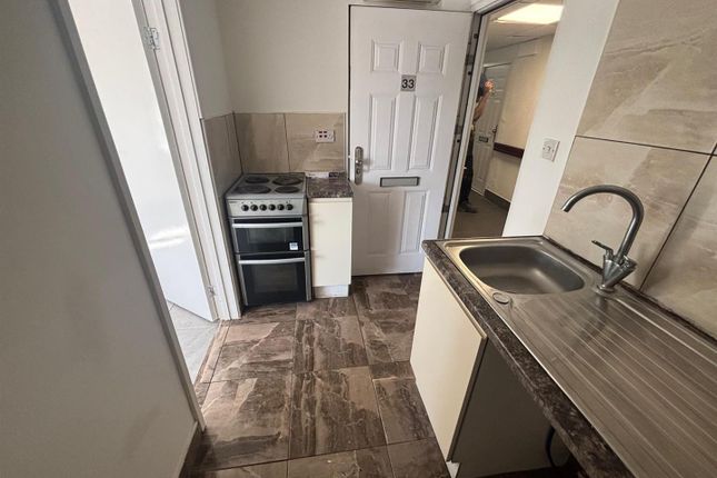 Flat 33, Aaron Manby Court, High Street, Tipton photo 2
