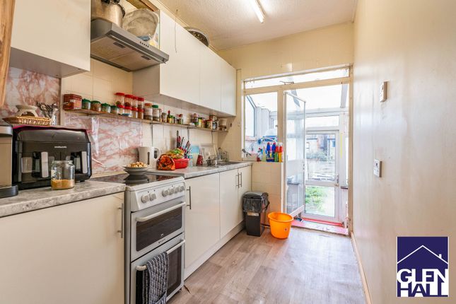 Terraced house for sale in Oakleigh Road South, London