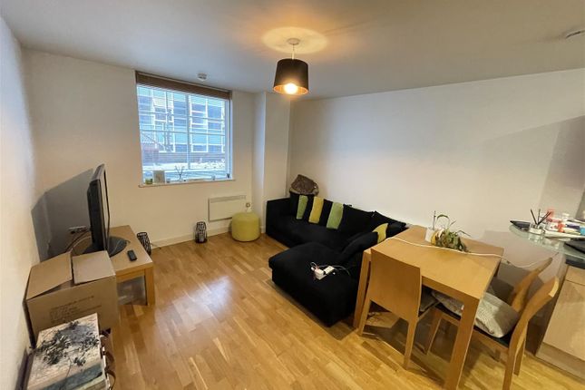 2-bed flat on Apt 604, Bauhaus, Manchester, £175,000