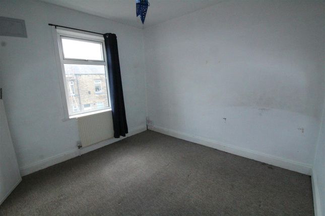 18, Mayfield Terrace, Bradford photo 5