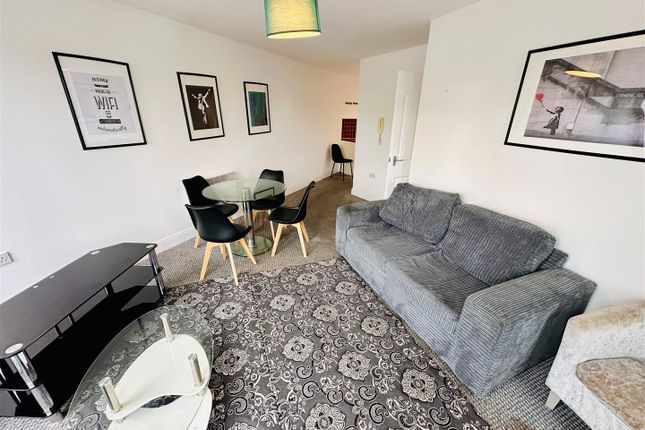 Flat 13, Plymouth Point, 1-3 Birch Lane, Manchester photo 4