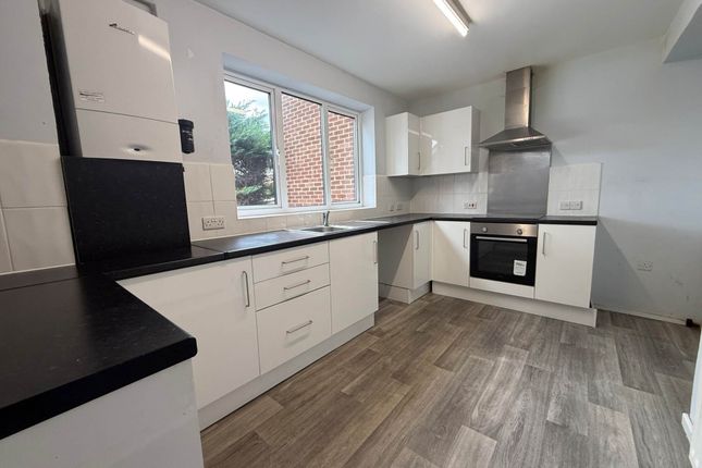 7, Bromholm Road, London photo 2