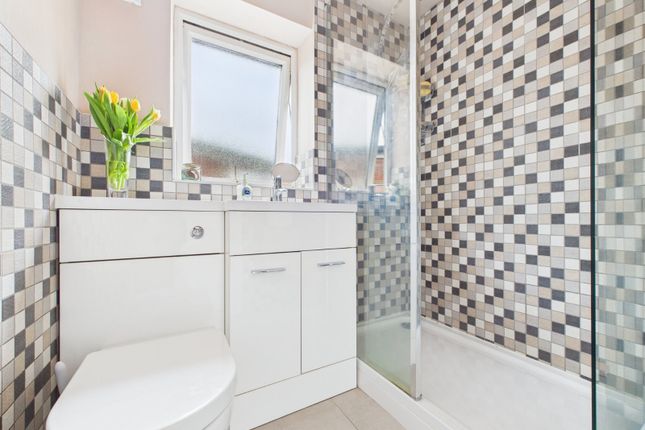 12, Crabbe Crescent, Buckinghamshire photo 4
