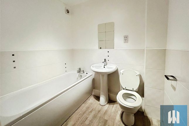 16, Sandringham Court, West Yorkshire photo 3