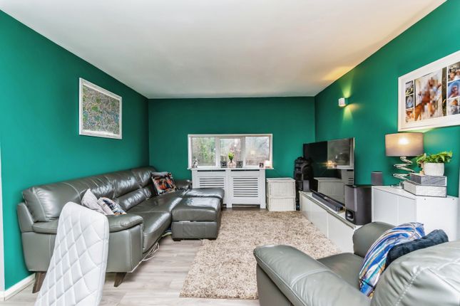 Maisonette for sale in Cascades, Court Wood Lane, Croydon