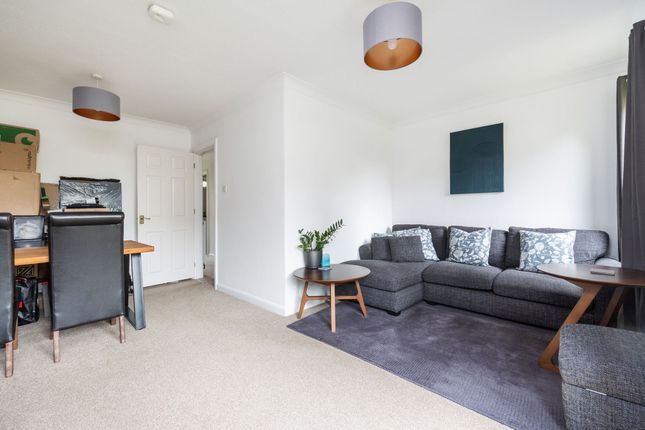 7 Eling Close, Winchester photo 3