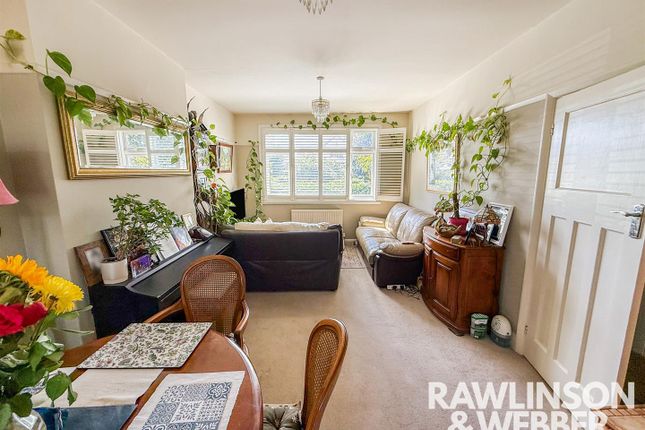 417, Hurst Road, West Molesey photo 3