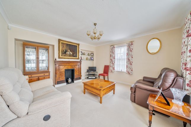 42, Marsworth Avenue, Pinner photo 2