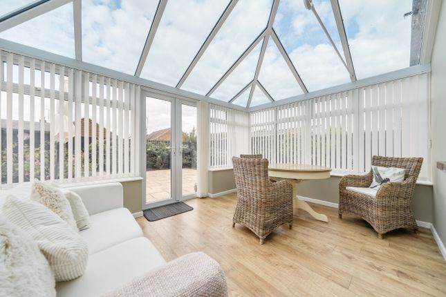 178, Meadowcroft, Swindon photo 4