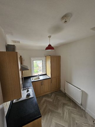 Flat 5, 8 Cromwell Parade, Scarborough photo 4
