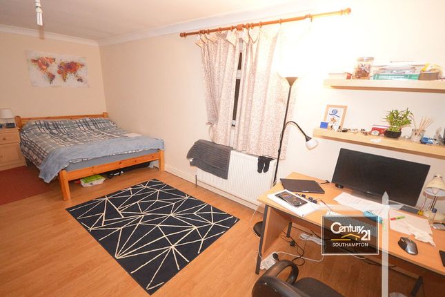 Lodge Road, SOUTHAMPTON photo 5