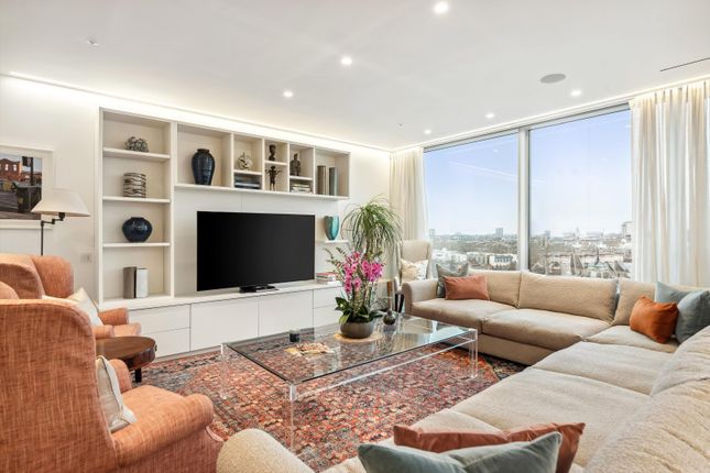 Flat for sale in Buckingham Palace Road, London
