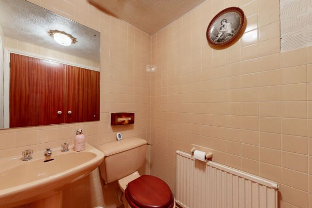 Flat for sale in Oak Lodge Close, Stanmore