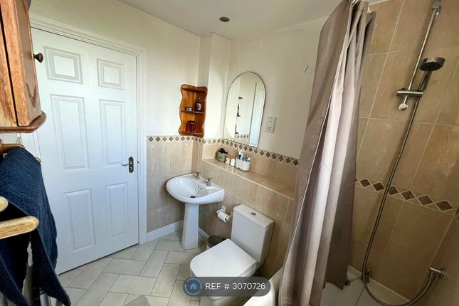 Flat  Willows Court, Sir Cyril Black Way, Wimbledon photo 4