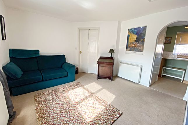 Flat for sale in Hook Close, Beeston, Nottingham