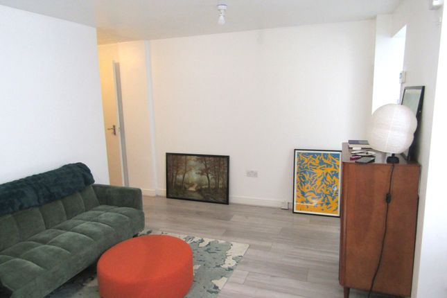 107a, Mildenhall Road, London photo 4