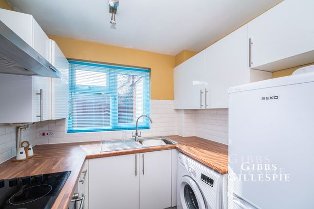 54, Hindhead Close, Hillingdon photo 4