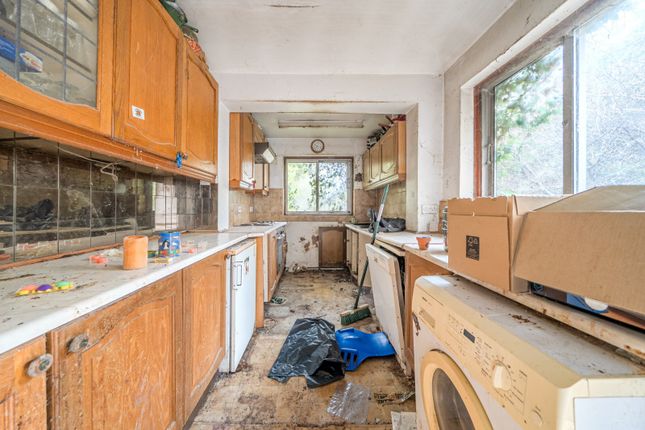 11, Queens Drive, London photo 4