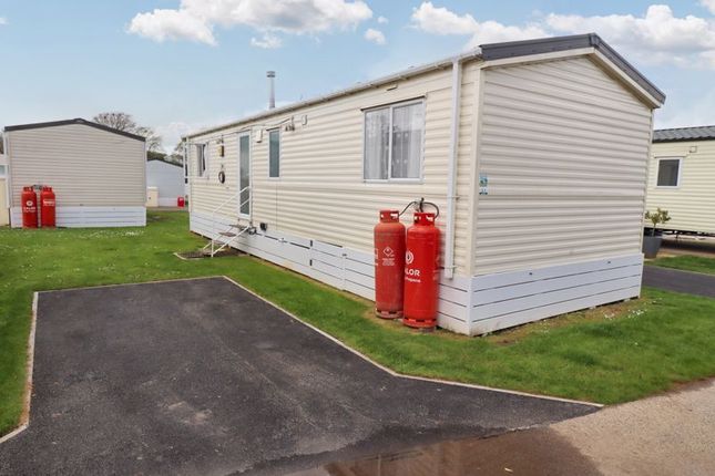 Thumbnail Mobile/park home for sale in Colchester Road, St Osyth