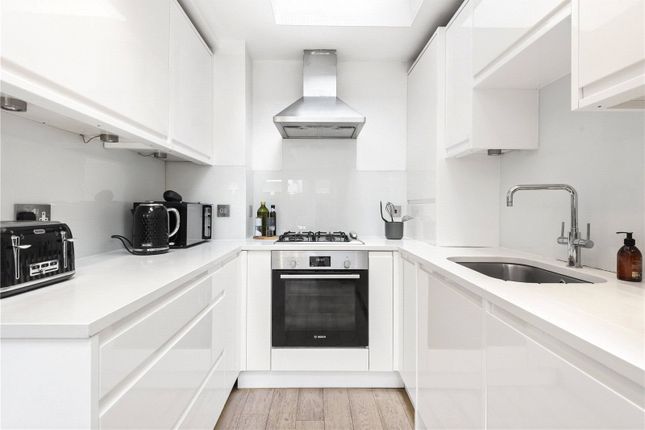 Ground Floor Flat and Basement, 47, Tregarvon Road, London photo 3