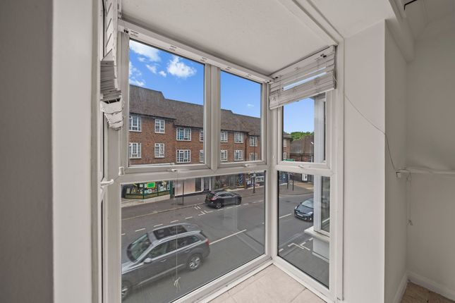 Flat 6, 15-27 High Street, Sutton photo 2