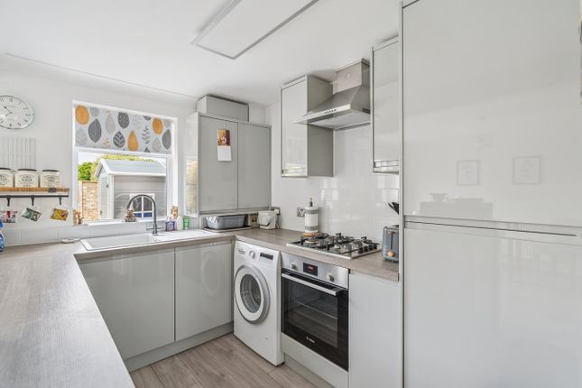 5, Golden Oak Close, Farnham Common photo 4