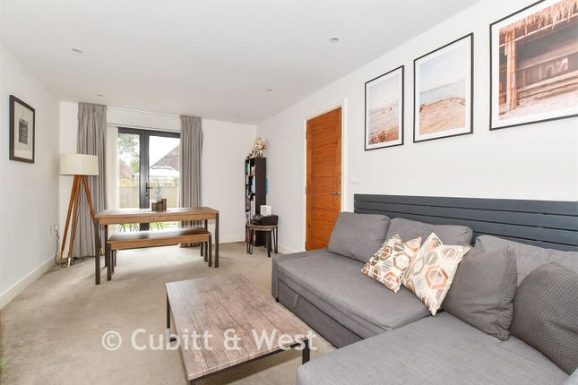 87, Sunte Avenue, Haywards Heath photo 3