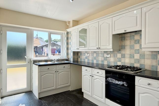 18 Ravensfield, Swansea photo 5