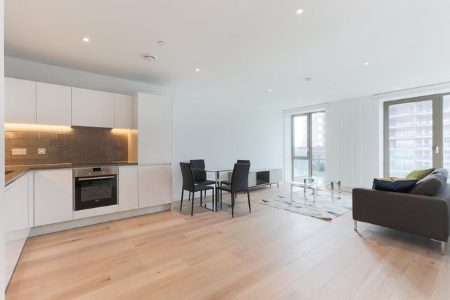 Flat to rent in Kelson House, Royal Wharf, London