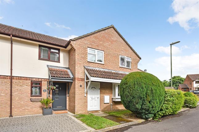 3 bed semi-detached house for sale in Brooks Close, Whitchurch RG28