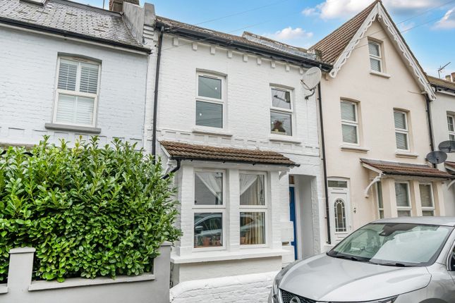 2-bed flat on 22A, Bedford Road, London, £400,000