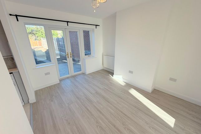 Broadfields, North Harrow photo 3