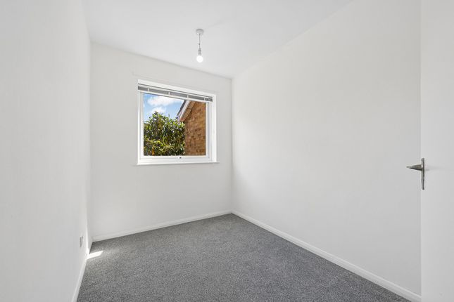 4, Newborough Green, London photo 5