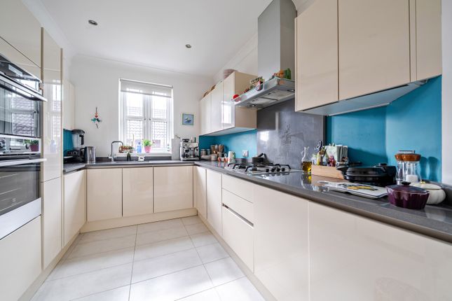 Flat 3,, Mayfield House, Weybridge photo 3