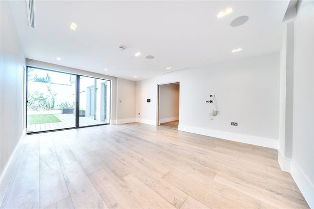 Flat 2, 114, Regents Park Road, London photo 4