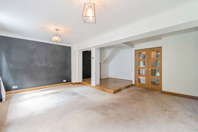 37, Whinhams Way, Essex photo 4