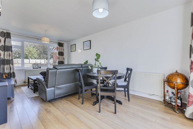 16, Moor Grange Drive, West Yorkshire photo 2