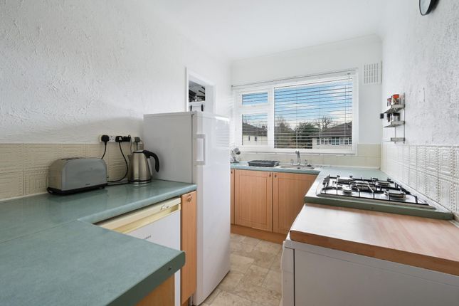 16, Cheviot Close, Banstead photo 2