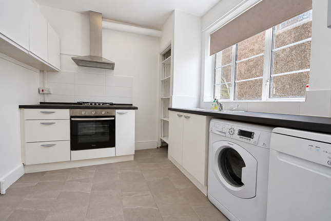 Thornton Avenue , London photo 3