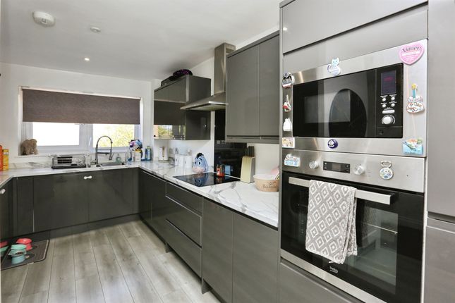 24, Staplehurst Close, Southampton photo 4
