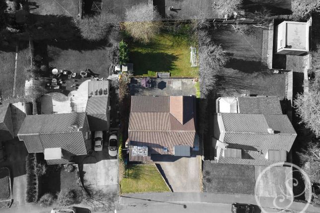 4, High Ash Crescent, Leeds photo 2
