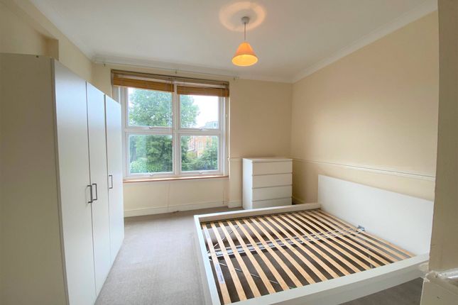 Flat to rent in Avenue Mews, London