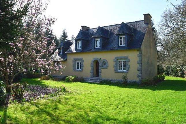 Detached house for sale in 29540 Spézet, Finistère, Brittany, France