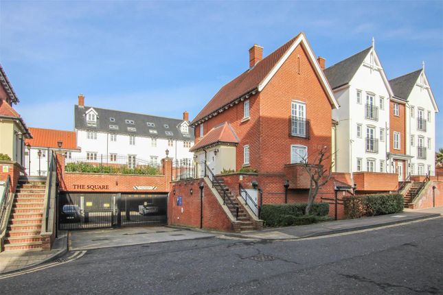 Thumbnail Flat for sale in The Square, Chatham Way, Hart Street, Brentwood