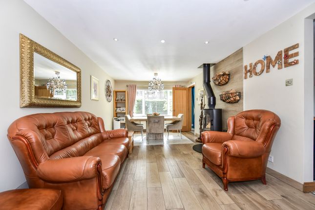 9, Hollis Close, Rotherham photo 3