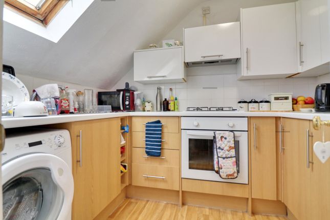 116, Lawrence Moorings, Sawbridgeworth photo 3
