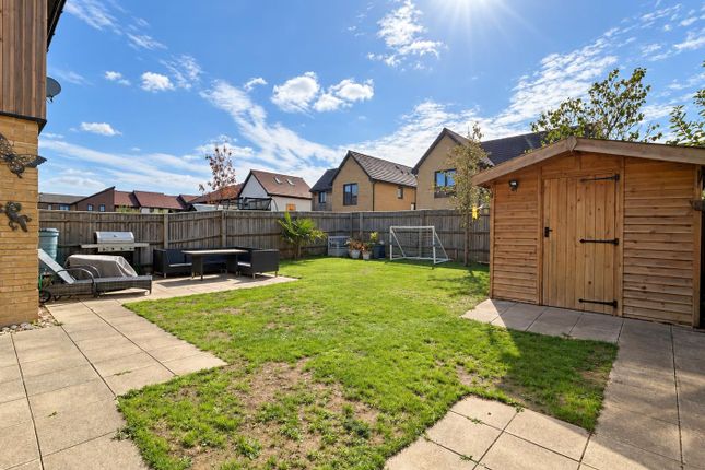33, Aiken Grange, Milton Keynes photo 2