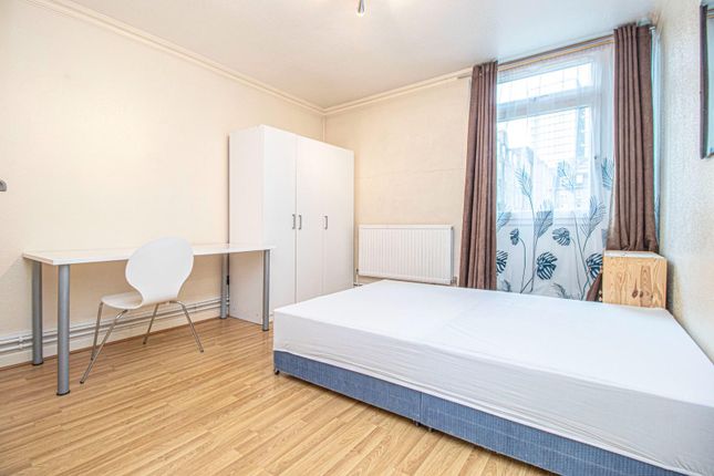 Flat 8, Cranwood Court, Vince Street, London photo 5